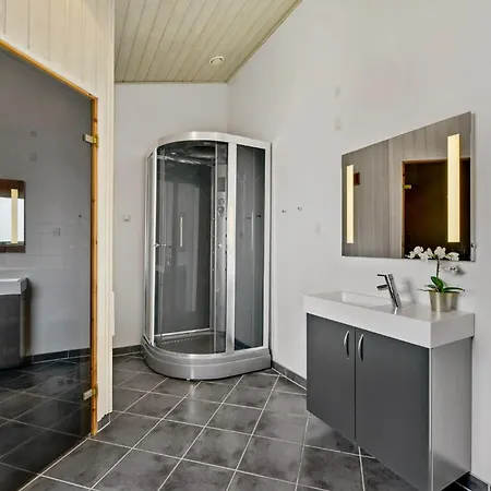 בית נופש Cozy Home In Hemmet With Sauna